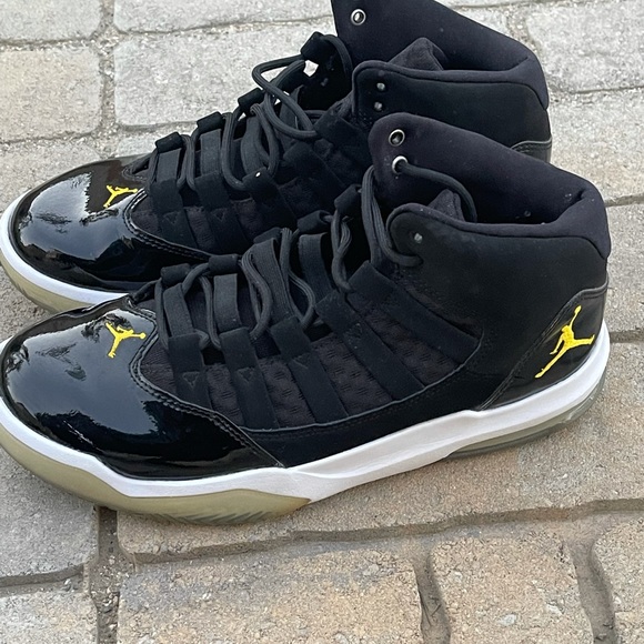 Jordan 11 space jams - Picture 1 of 3